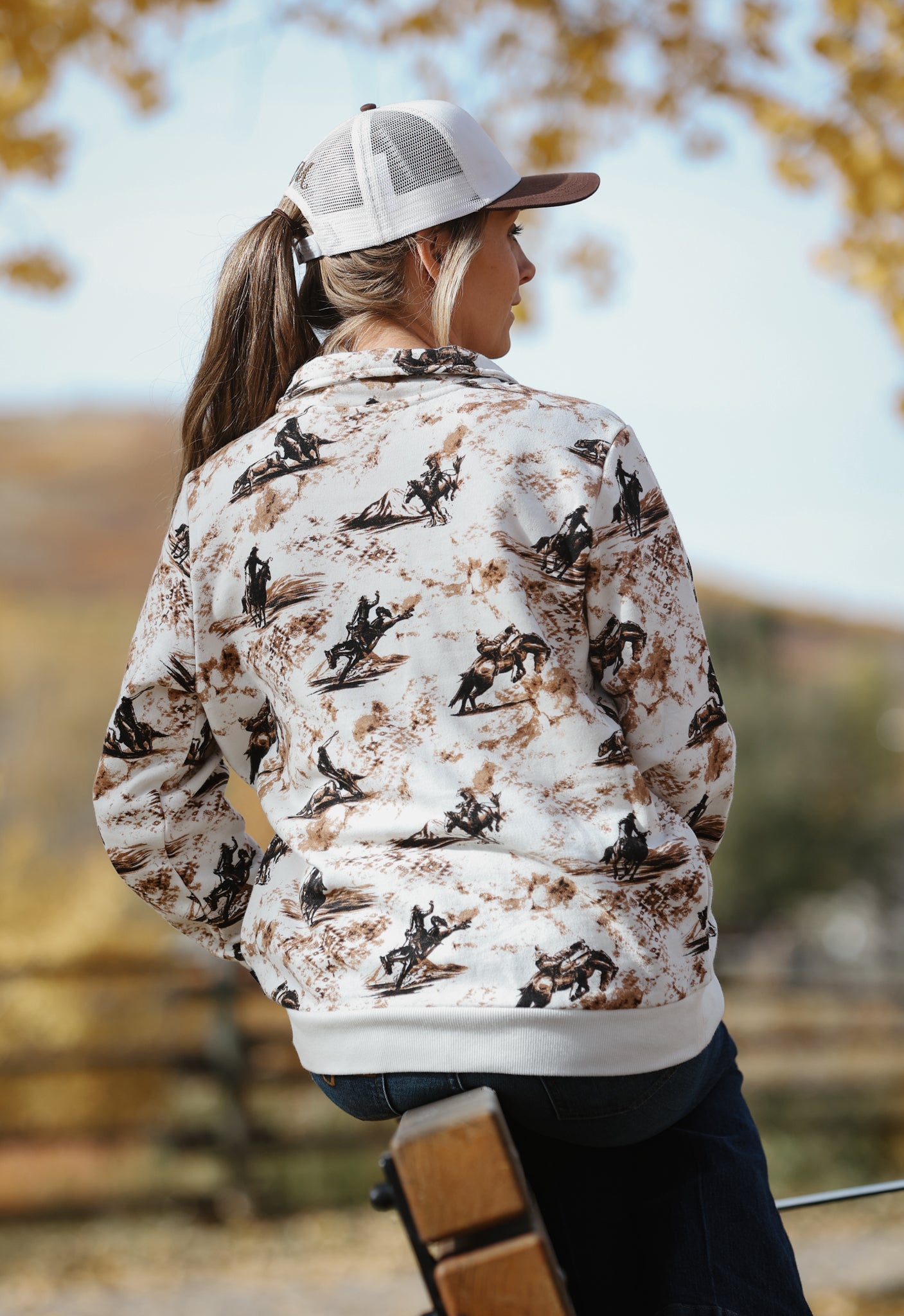 Wrangler - Women's 1/4 Zip Sweatshirt Bold Bucking