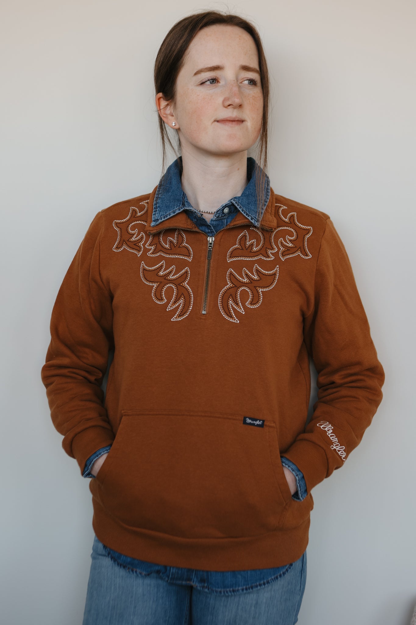 Wrangler - Women's 1/4 Zip Western Stitch Yoke Sweatshirt